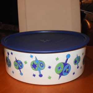 Tupperware one touch snack container